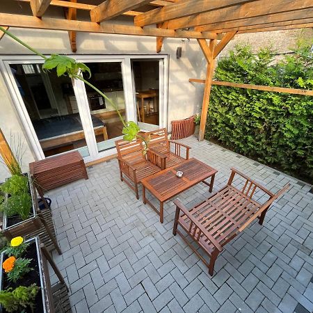 Ferienwohnung Im Stadtzentrum Von Bernau - Komfortable Wohnung Mit 2 Zimmern, Bad, Spuelmaschine, Waschmaschine, Komplette Kueche, Wlan, Terrasse, Ruhige Lage แบร์เนา ไบ เบอร์ลิน ภายนอก รูปภาพ