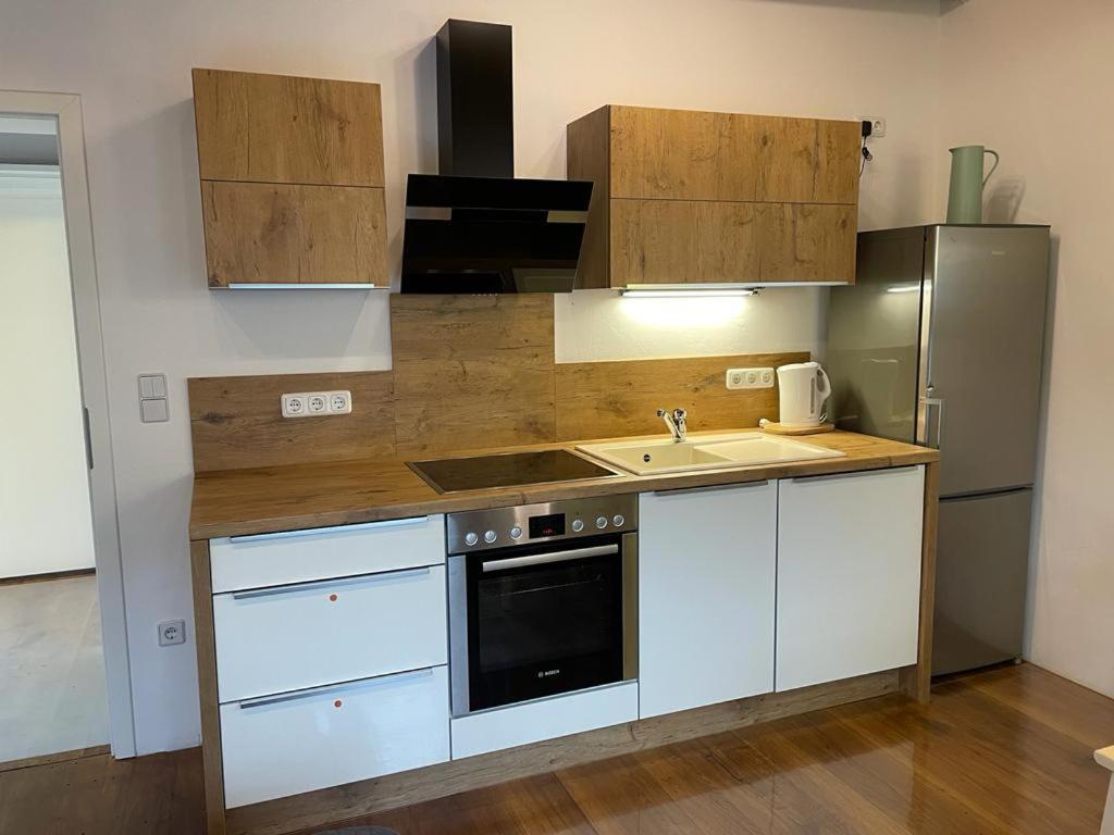 Ferienwohnung Im Stadtzentrum Von Bernau - Komfortable Wohnung Mit 2 Zimmern, Bad, Spuelmaschine, Waschmaschine, Komplette Kueche, Wlan, Terrasse, Ruhige Lage แบร์เนา ไบ เบอร์ลิน ภายนอก รูปภาพ