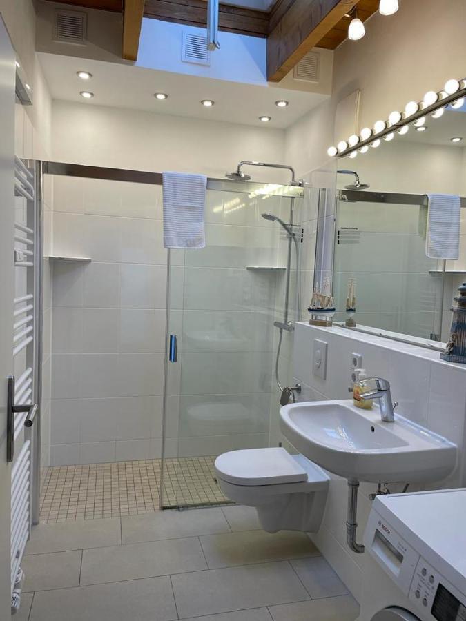 Ferienwohnung Im Stadtzentrum Von Bernau - Komfortable Wohnung Mit 2 Zimmern, Bad, Spuelmaschine, Waschmaschine, Komplette Kueche, Wlan, Terrasse, Ruhige Lage แบร์เนา ไบ เบอร์ลิน ภายนอก รูปภาพ