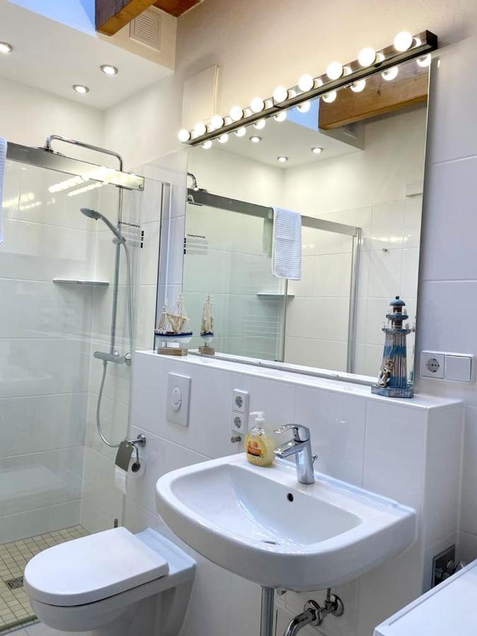 Ferienwohnung Im Stadtzentrum Von Bernau - Komfortable Wohnung Mit 2 Zimmern, Bad, Spuelmaschine, Waschmaschine, Komplette Kueche, Wlan, Terrasse, Ruhige Lage แบร์เนา ไบ เบอร์ลิน ภายนอก รูปภาพ