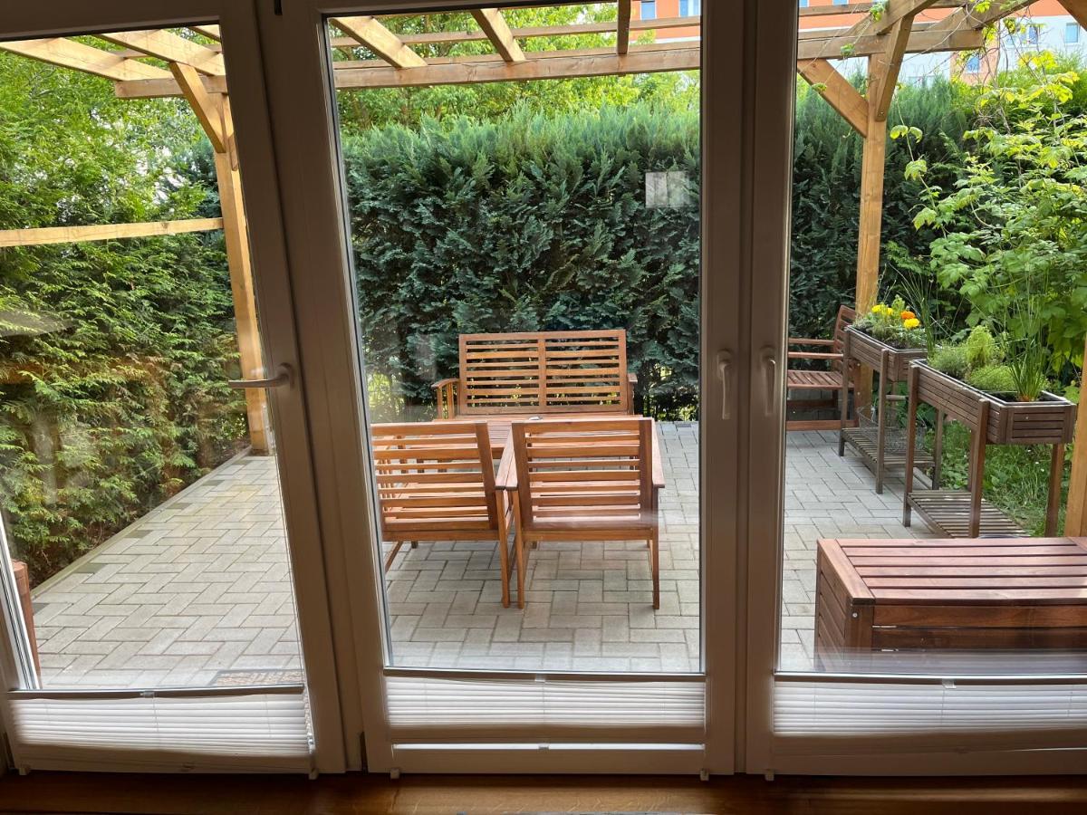 Ferienwohnung Im Stadtzentrum Von Bernau - Komfortable Wohnung Mit 2 Zimmern, Bad, Spuelmaschine, Waschmaschine, Komplette Kueche, Wlan, Terrasse, Ruhige Lage แบร์เนา ไบ เบอร์ลิน ภายนอก รูปภาพ